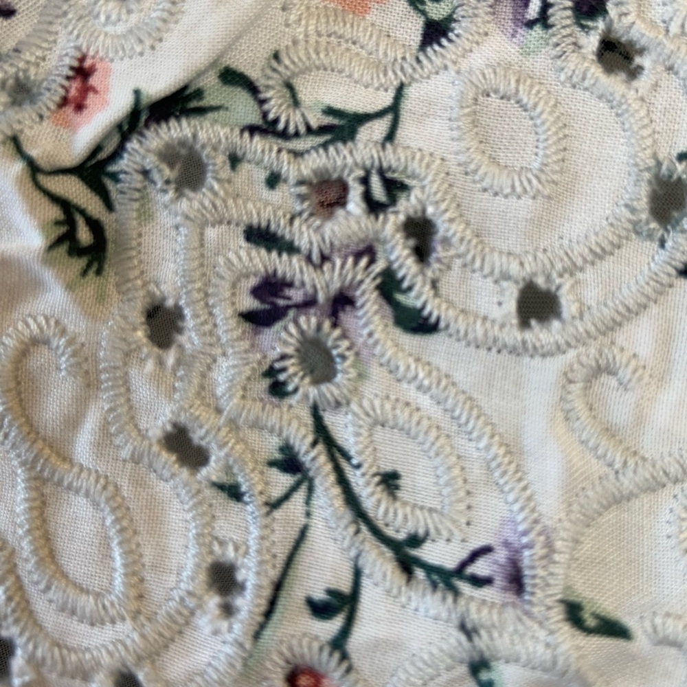 NWT Torrid Sophie Oyster Mushroom Floral Eyelet Tank | Size 1X (14-16) - Picture 2 of 4